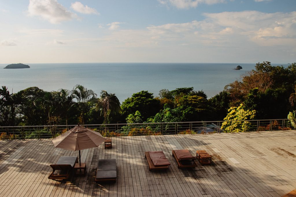 Family enjoying attractions at LinnyLand